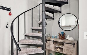 Interior - Great Location for Sunday Fireworks and Easy Walk to the Beach! Has a Pool! (Ocean City)