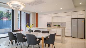 Villa, 6 Bedrooms, Smoking, Private Pool | Dining room