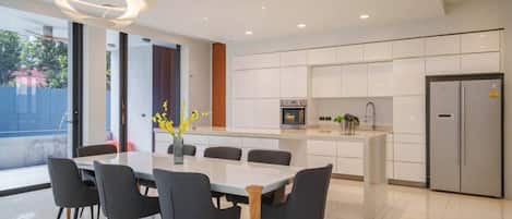 Villa, 6 Bedrooms, Smoking, Private Pool | Dining room