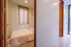 Villa, 6 Bedrooms, Smoking, Private Pool - Premium 6BR Ekkamai Villa With Pool & Home Theatre (Bangkok)