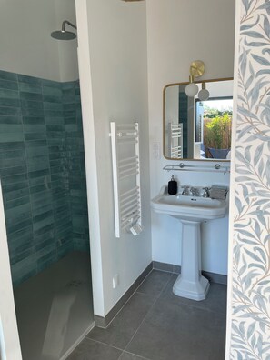 Bathroom - Vrbo Property (Saint-Brevin-les-Pins)