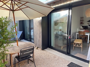 Outdoor dining - Vrbo Property (Saint-Brevin-les-Pins)