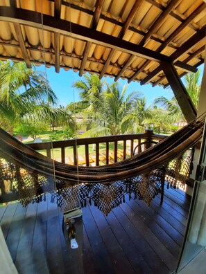 Terrace/patio - Studio apartment on the upper floor of the beachfront: Comfort and Freedom. (Maraú)
