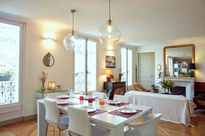 Dining - Marvelous 2-bedroom apartment in Paris perfect for your getaway (Paris)