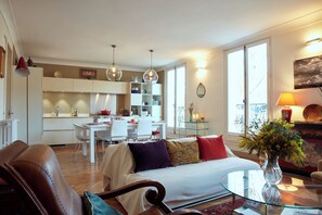 Living area - Marvelous 2-bedroom apartment in Paris perfect for your getaway (Paris)