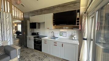 Fridge, microwave, oven