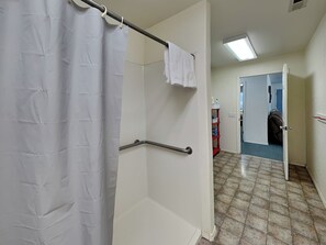 Towels - Cedar Lodge Cabin: Pet-Friendly + Stunning Views (Alto)