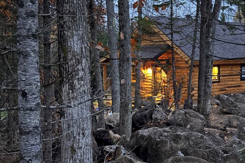 Private Cabin in Keene NY, Adirondacks, minutes to Lake Placid, Sleep 6