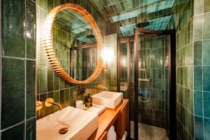 Shower, eco-friendly toiletries, hair dryer, bidet - Loft 15 Torno Lake Como (TORNO)