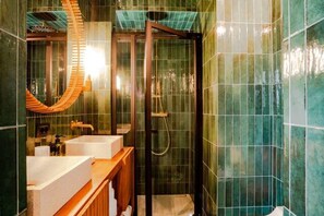Shower, eco-friendly toiletries, hair dryer, bidet - Loft 15 Torno Lake Como (TORNO)