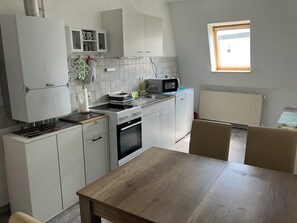 Fridge, microwave, stovetop, dishwasher