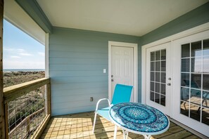 Terrace/patio - Driftwood Beach House: Your Perfect Getaway in Matagorda (Matagorda)