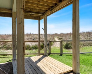 Terrace/patio - Driftwood Beach House: Your Perfect Getaway in Matagorda (Matagorda)