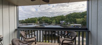 Walk-in unit-No Stairs! - Free boat slip w/stay