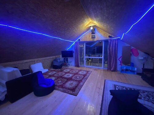 Phenomenal 6-bedroom house in welcoming Zeda Gordi awaits you.