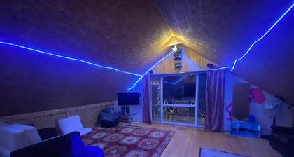 Phenomenal 6-bedroom house in welcoming Zeda Gordi awaits you.