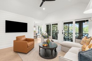 Living area - Stunning remodeled Turtle Cove (Kiawah Island)