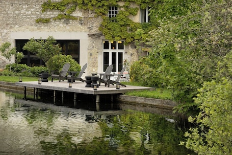 Exterior. Moulin Moulin