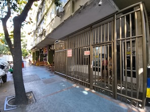 Property entrance - Largo do Machado Metrô Aterro do Flamengo (Rio de Janeiro)