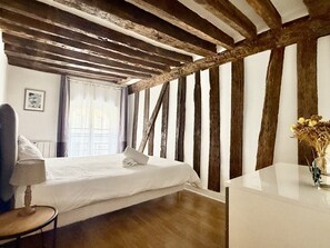 2 bedrooms, iron/ironing board, WiFi, bed sheets - Paris center for 6 - Marais + Notre Dame (Paris)