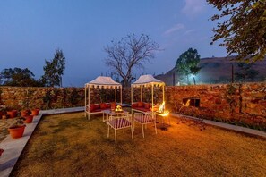 Deluxe villa, balkon, uitzicht op tuin | Terrein van de accommodatie