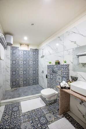 Deluxe Villa, Balcony, Garden View | Bathroom | Slippers
