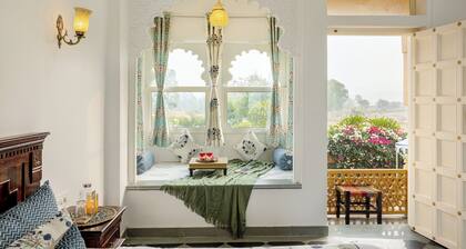 ELIVAAS Amber Royale 3 BHK with Pvt Pool