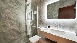 Double Room, 1 Queen Bed, City View | Bathroom | Shower, towels, soap, shampoo - Makadam Hotel (Prizren)
