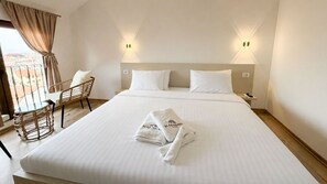 Chambre Double, 1 très grand lit, vue ville