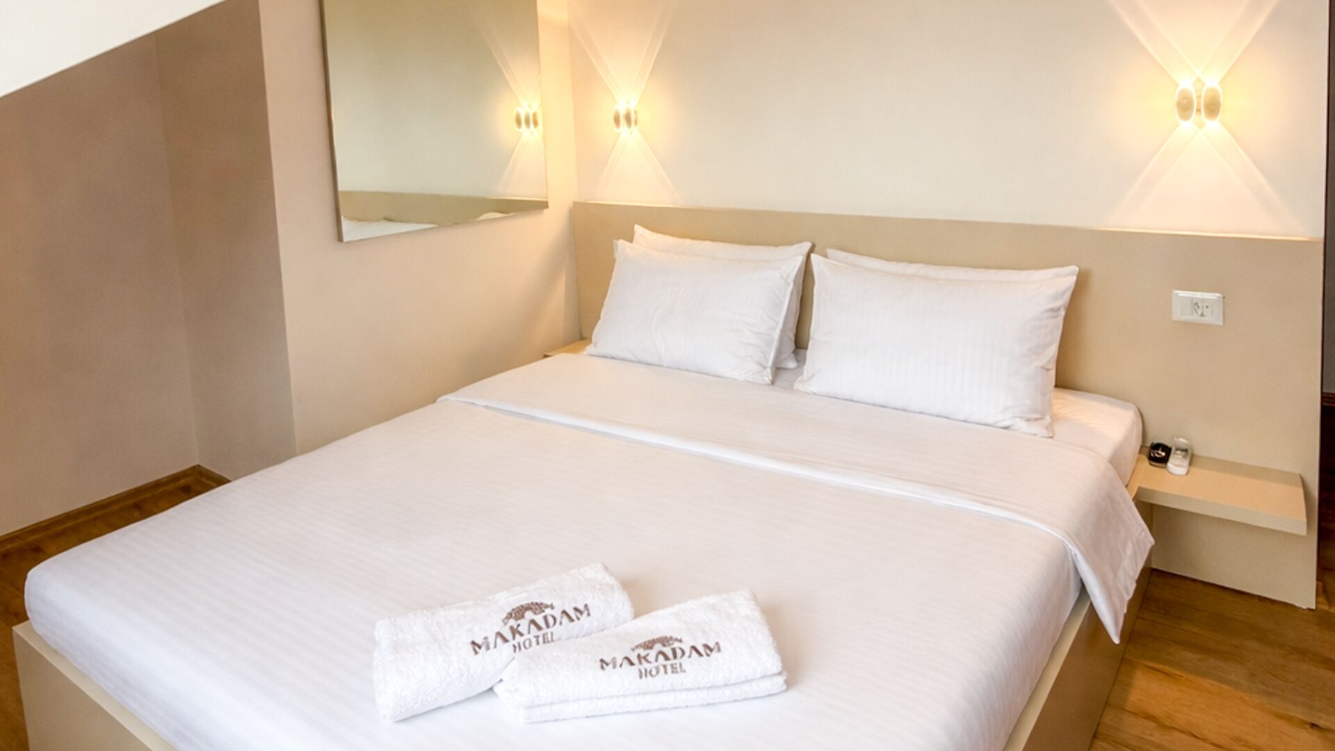 Double Room, 1 Queen Bed, City View