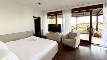 Apartment, City View | Desk, laptop workspace, free WiFi