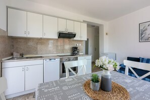 Private kitchen - Apartment close to the beach with balcony and sea view (Dramalj)