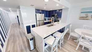 Fridge, microwave, oven, stovetop - Stunning New Luxury SunDestin 511 w/ Washer Dryer Sleeps 6 (Destin)