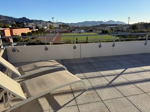Property grounds - Apartment 'Quiet 3-bedroom Rooftop Terrace' with Shared Terrace (Marseille)