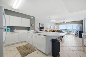 Fridge, microwave, oven, stovetop - Large 3 Bedroom Beachfront Condo - Sleeps 10! Free Seasonal Beach Service! (Fort Walton Beach)