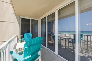 Property grounds - Large 3 Bedroom Beachfront Condo - Sleeps 10! Free Seasonal Beach Service! (Fort Walton Beach)