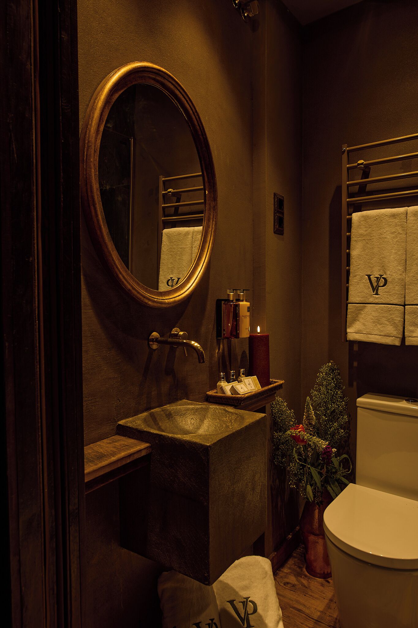 Standard Double Room, Courtyard View | Bathroom | Hair dryer, towels, soap, shampoo