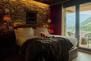 Junior Double Room, Balcony, Mountain View
