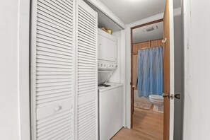 Bathroom - Just Beachy: Short walk to Beach | Hot Tub (Waves)