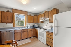 Fridge, microwave, oven, stovetop - Just Beachy: Short walk to Beach | Hot Tub (Waves)