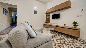 Living area - Private Room with Shared Kitchen in Hamrun Malta (Hamrun)