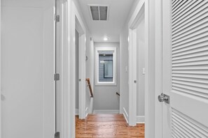 Interior - Modern 3BR Near DT Durham Screened Porch (Durham)