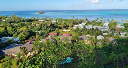 Bungalow, pool, sunset, view of the lagoon and Bora Bora PK 8,9. Tenape.