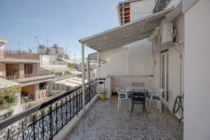 Outdoor dining - Marina Zeas Bella Vista (Pireas)