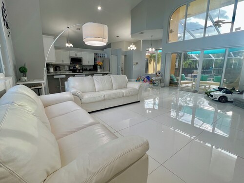 Huge Home + Pool + Grill + GameRoom + Fire Pit
