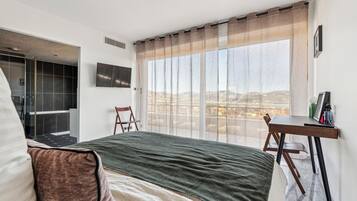 4 habitaciones, tabla de planchar con plancha, wifi y ropa de cama
