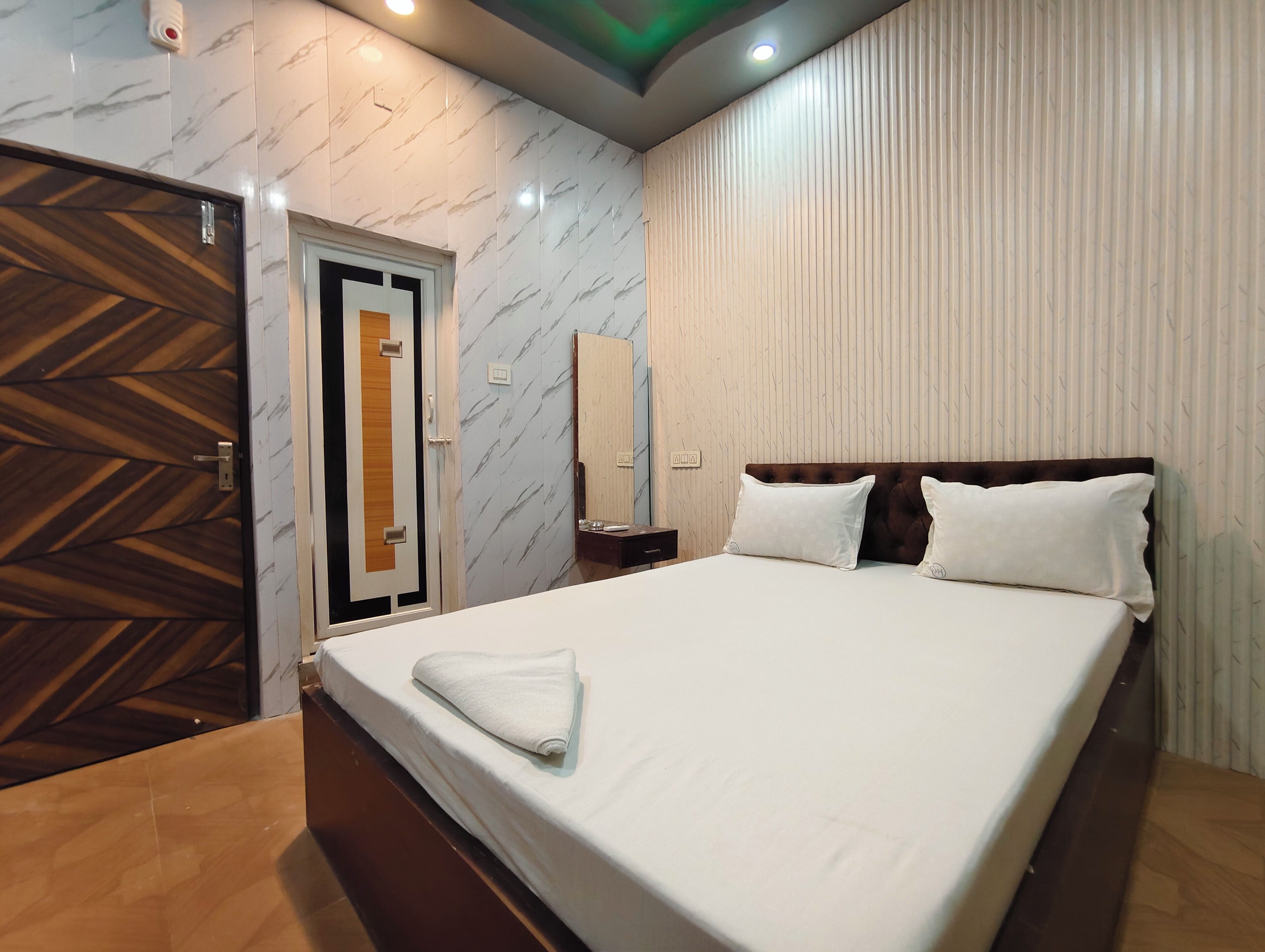 Kahden hengen deluxe-huone (yksi tai kaksi sänkyä), ilmastointi