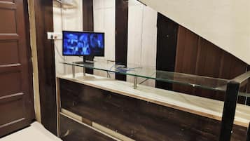 Deluxe Double or Twin Room, Air conditioning | Interior