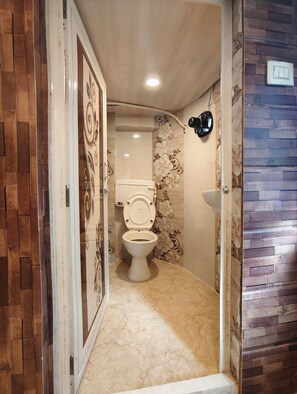 デラックス ダブルまたはツインルーム 冷房 | バスルーム