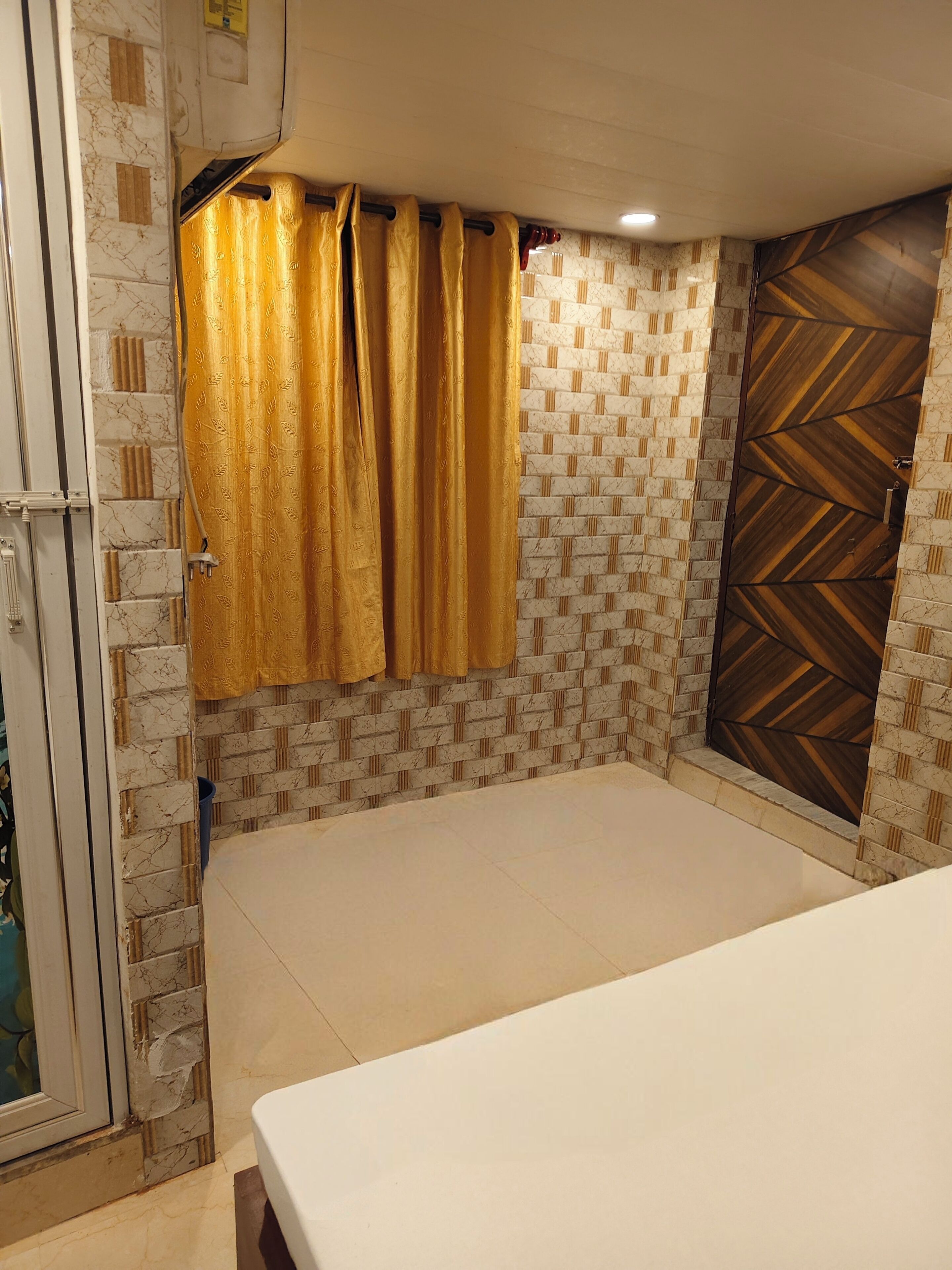 Kahden hengen deluxe-huone (yksi tai kaksi sänkyä), ilmastointi | Kylpylä